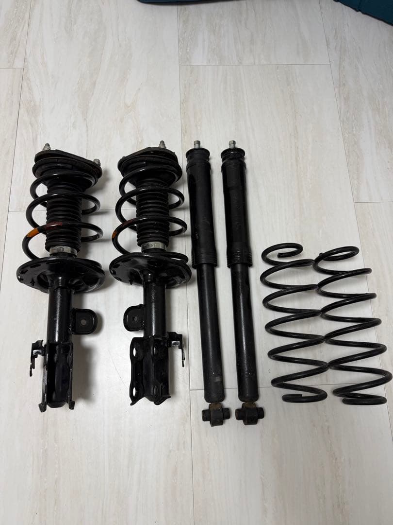 【Shinchan꙳★*様】30プリウス　前期　Sツーリング　サスペンション