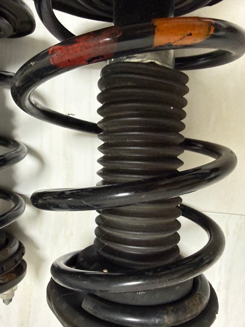 【Shinchan꙳★*様】30プリウス　前期　Sツーリング　サスペンション