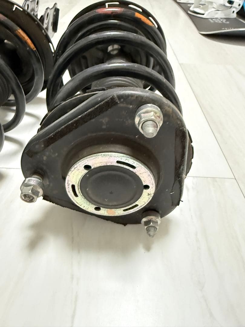 【Shinchan꙳★*様】30プリウス　前期　Sツーリング　サスペンション