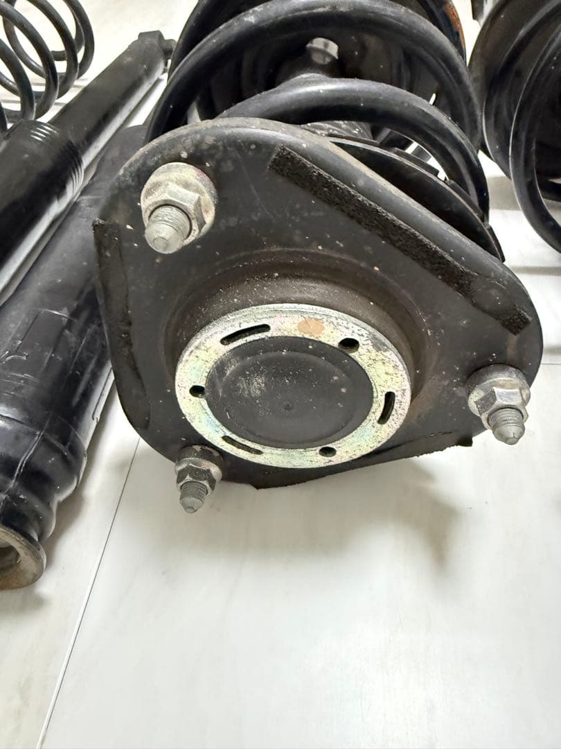 【Shinchan꙳★*様】30プリウス　前期　Sツーリング　サスペンション