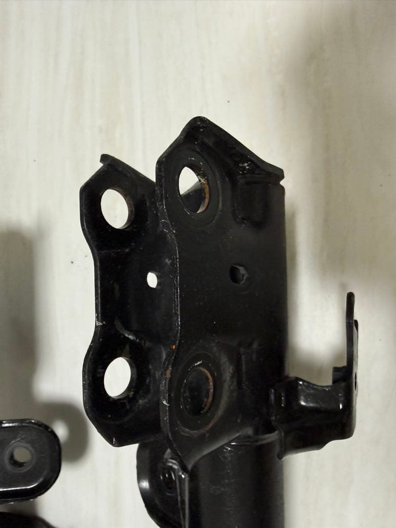 【Shinchan꙳★*様】30プリウス　前期　Sツーリング　サスペンション