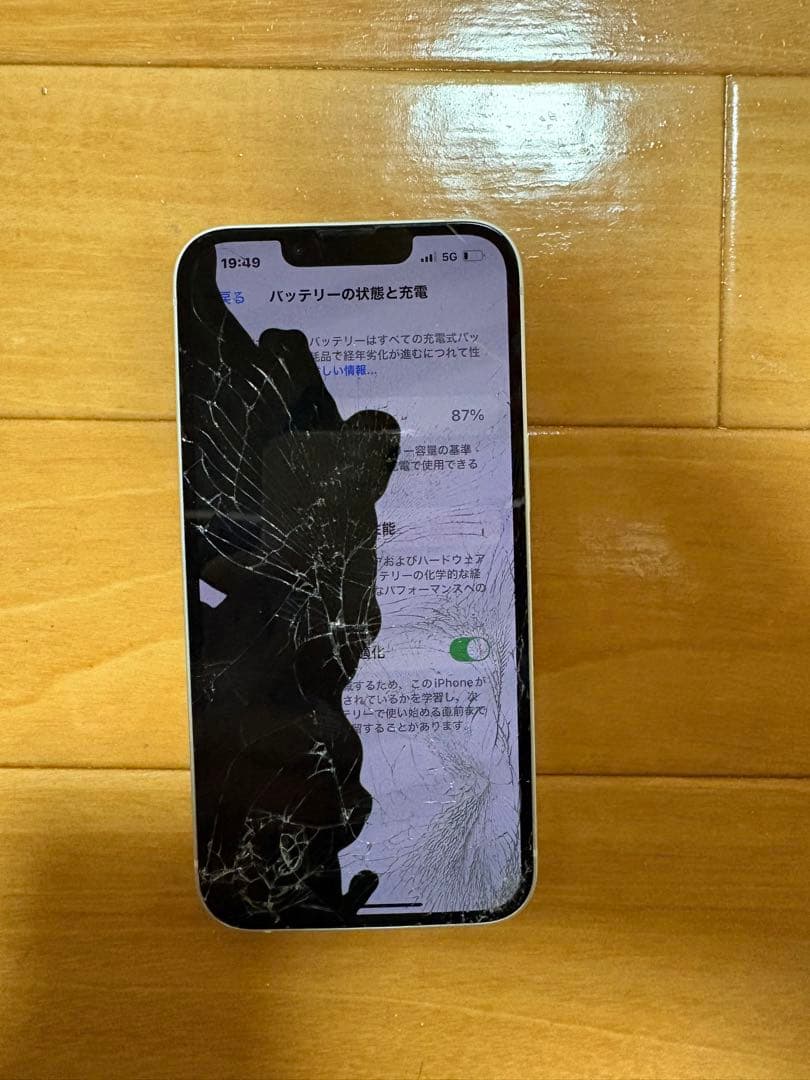 Apple iPhone 13 128GB ホワイト ひび割れあり