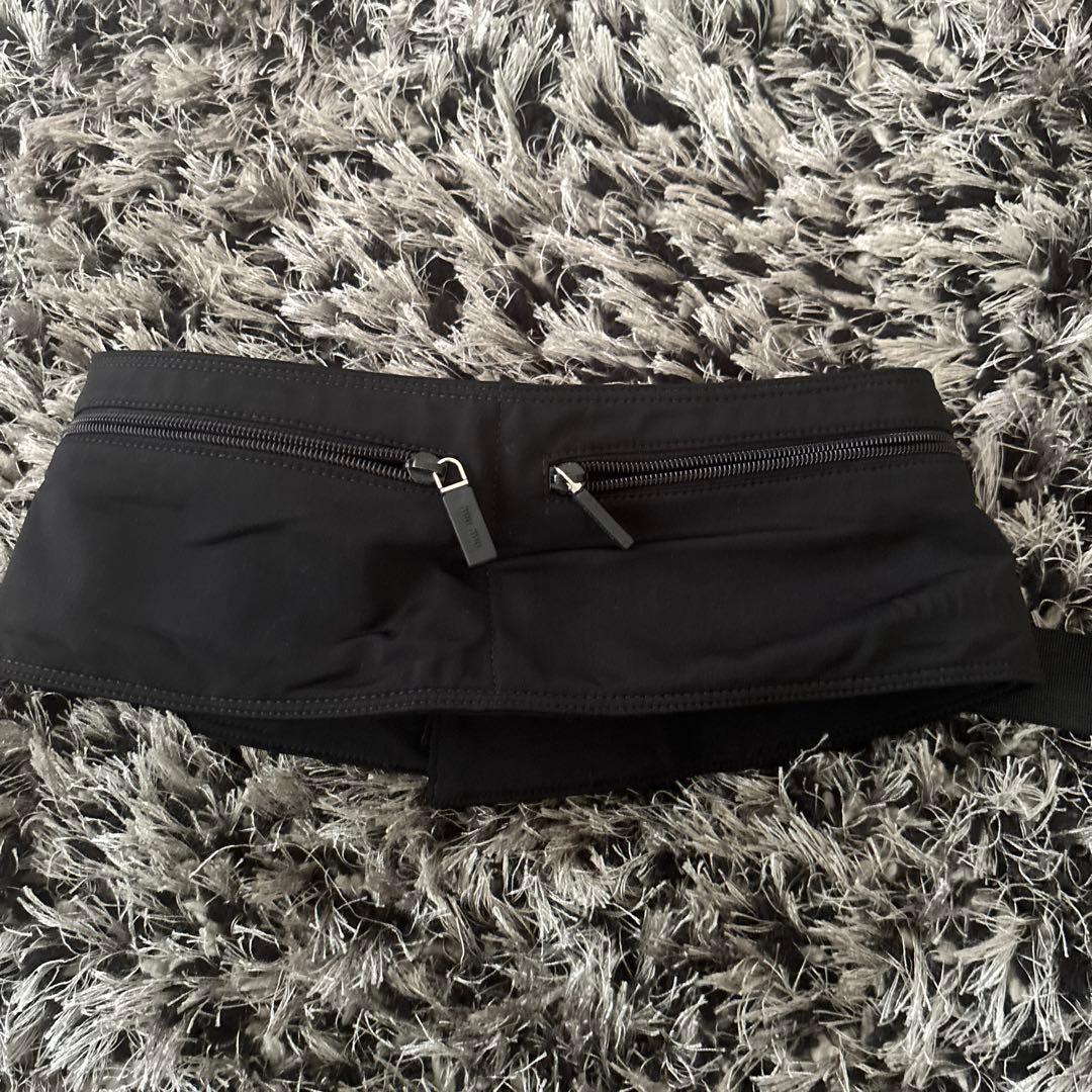 美品　MIUMIU ミュウミュウ　アーカイブウェストバッグ　黒