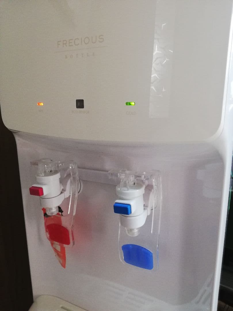 送料無料‼️　フレシャス　ウォーターサーバー　ホワイト　温水 冷水