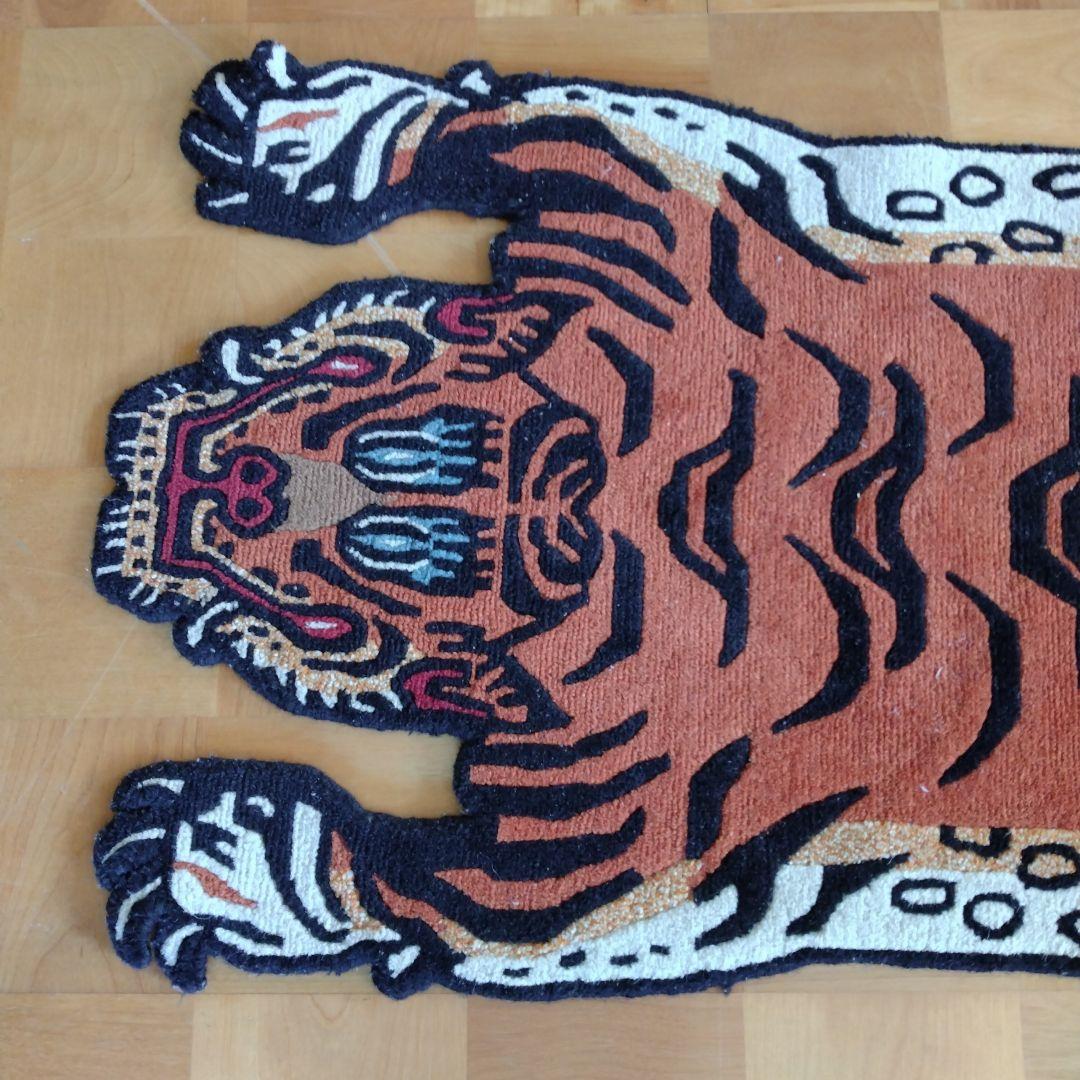 本物 本場　チベタンタイガー 虎デザイン ラグ