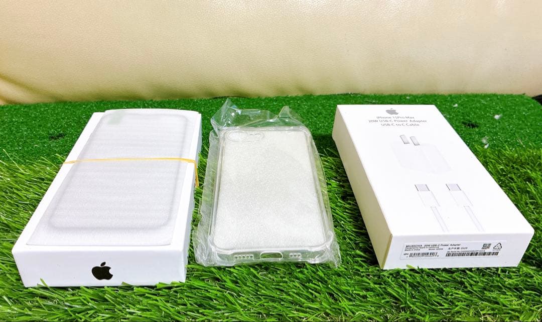 【本日限り特価】iPhone 16e ブラック 海外版 充電3回