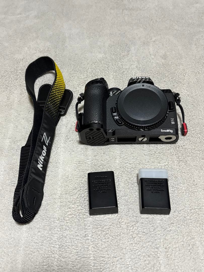 Nikon Z50 ミラーレス一眼 本体 バッテリー2個とマニュアルレンズ付き