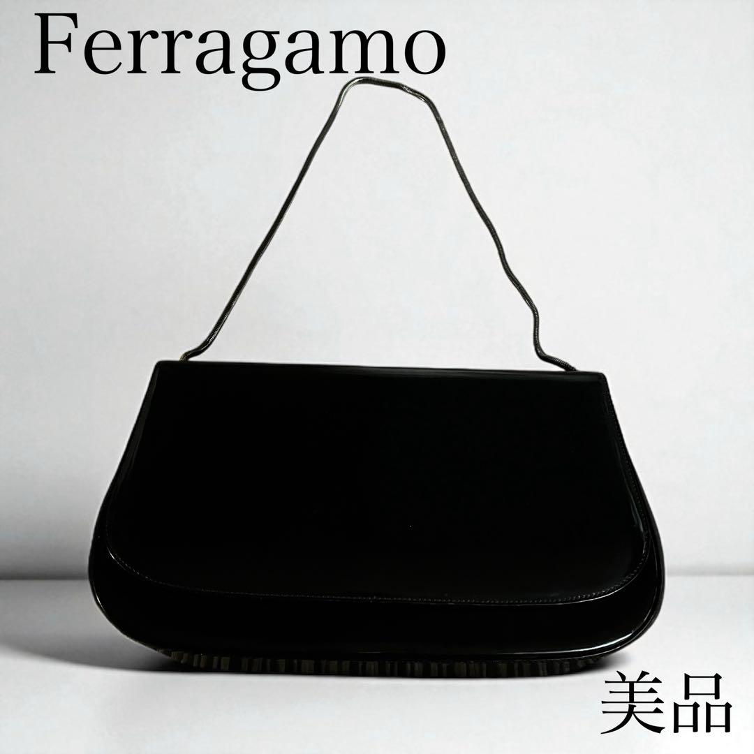 Salvatore Ferragamoエナメルバッグミラー付き ブラック 美品
