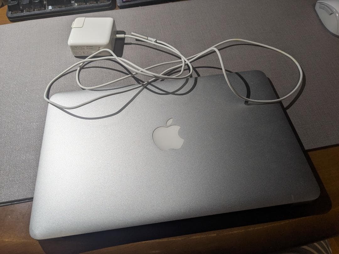 MacBook本体 Apple MacBook Air 11-inch mid 2011 A1465