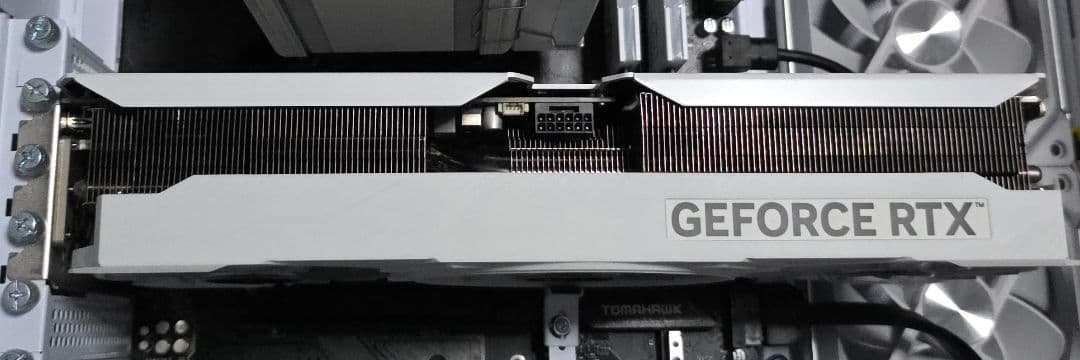 Geforce RTX4070Ti 12GB 玄人志向　ホワイト