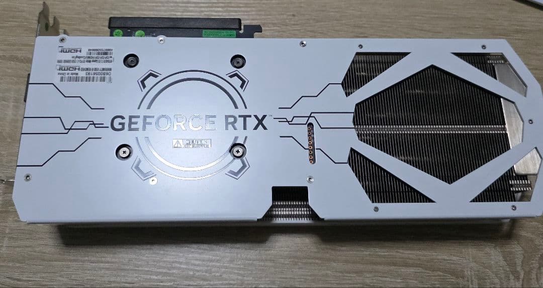 Geforce RTX4070Ti 12GB 玄人志向　ホワイト