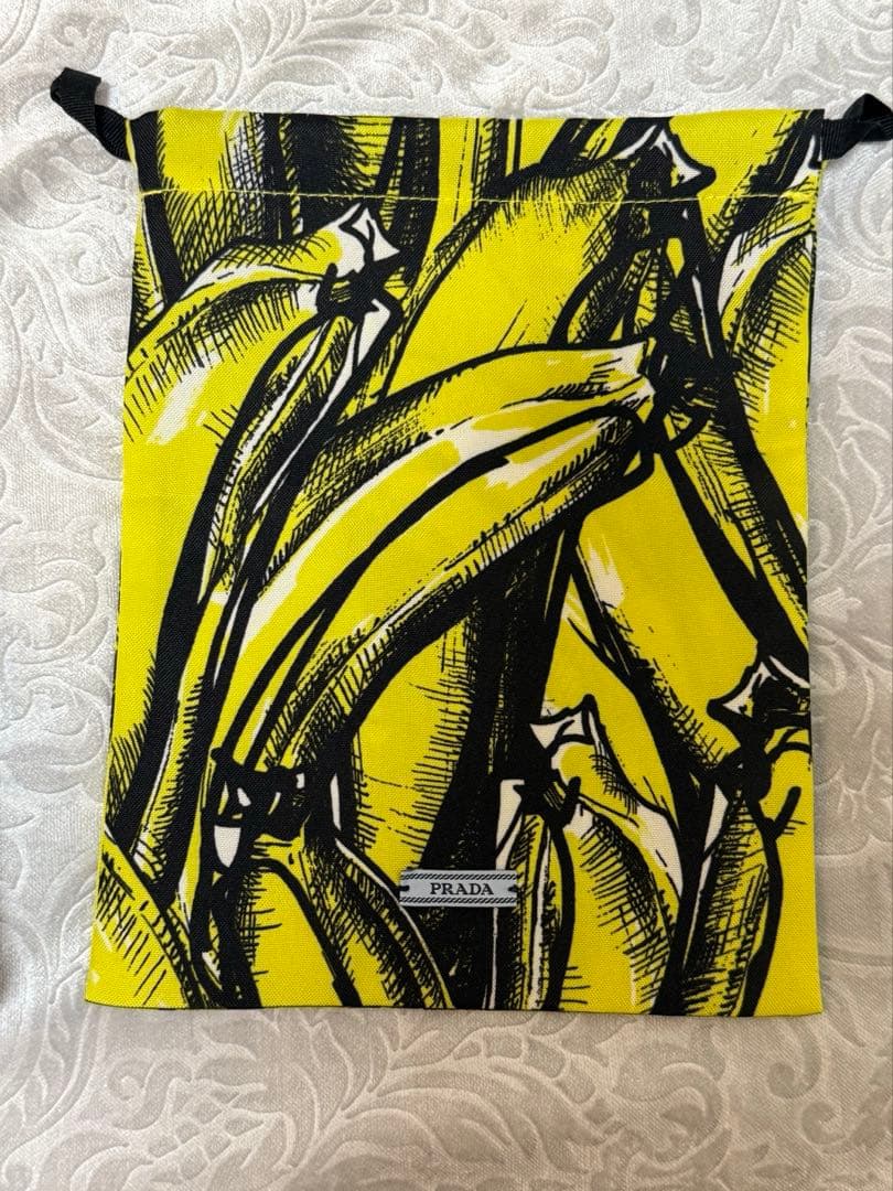 【新品】PRADA サフィアーノ トライアングル カードケース【お値下げ中】