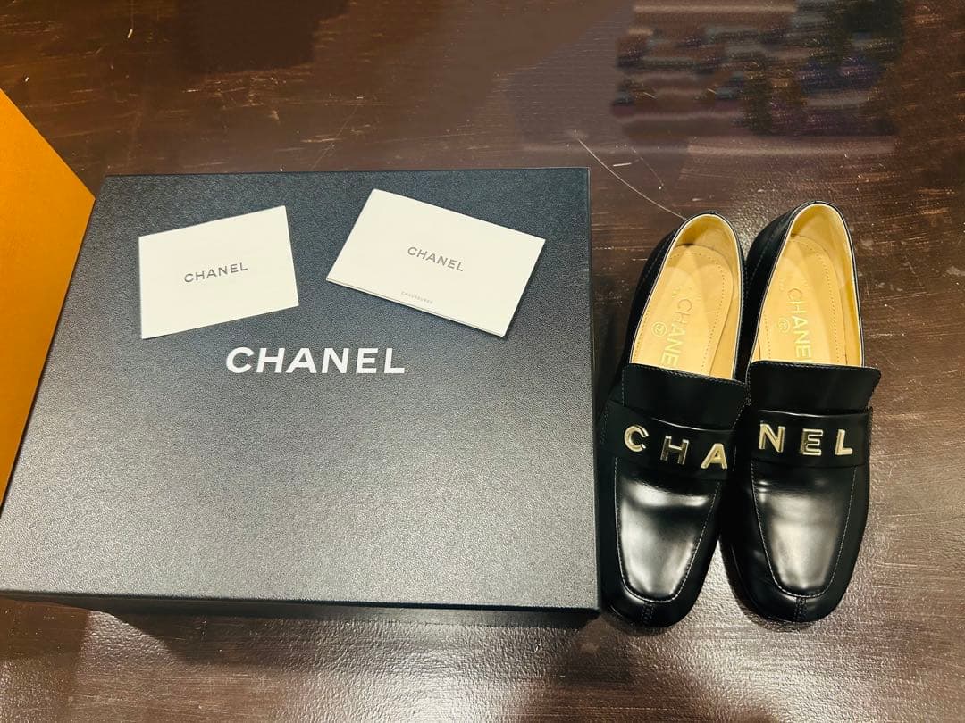 CHANEL ロゴローファー ブラック シャイニーカーフスキン　23㎝