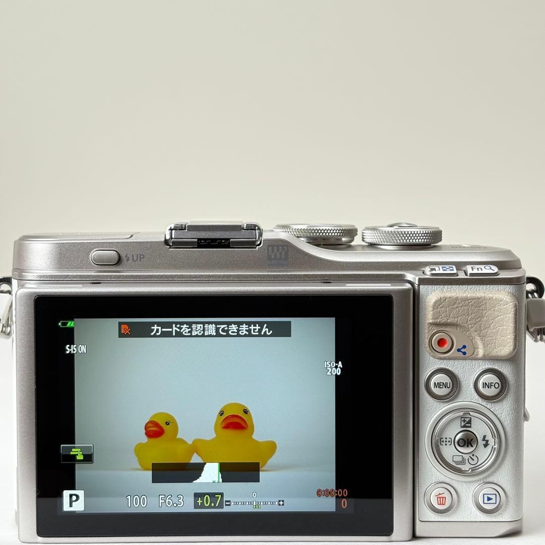 OLYMPUS PEN E-PL9 ダブルズームキット　784