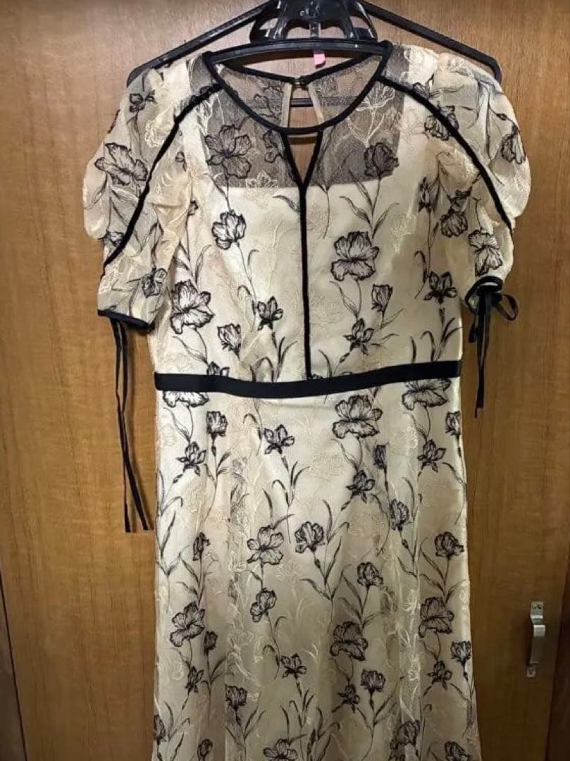 LILY BROWN 極美品　早い者勝ち　お呼ばれドレス