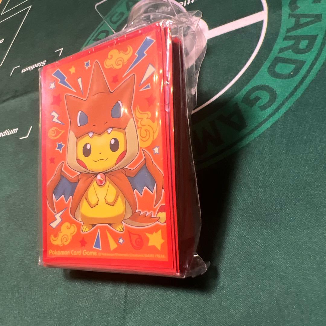 デッキシールド　ポンチョを着たピカチュウ（メガリザードンYver.）