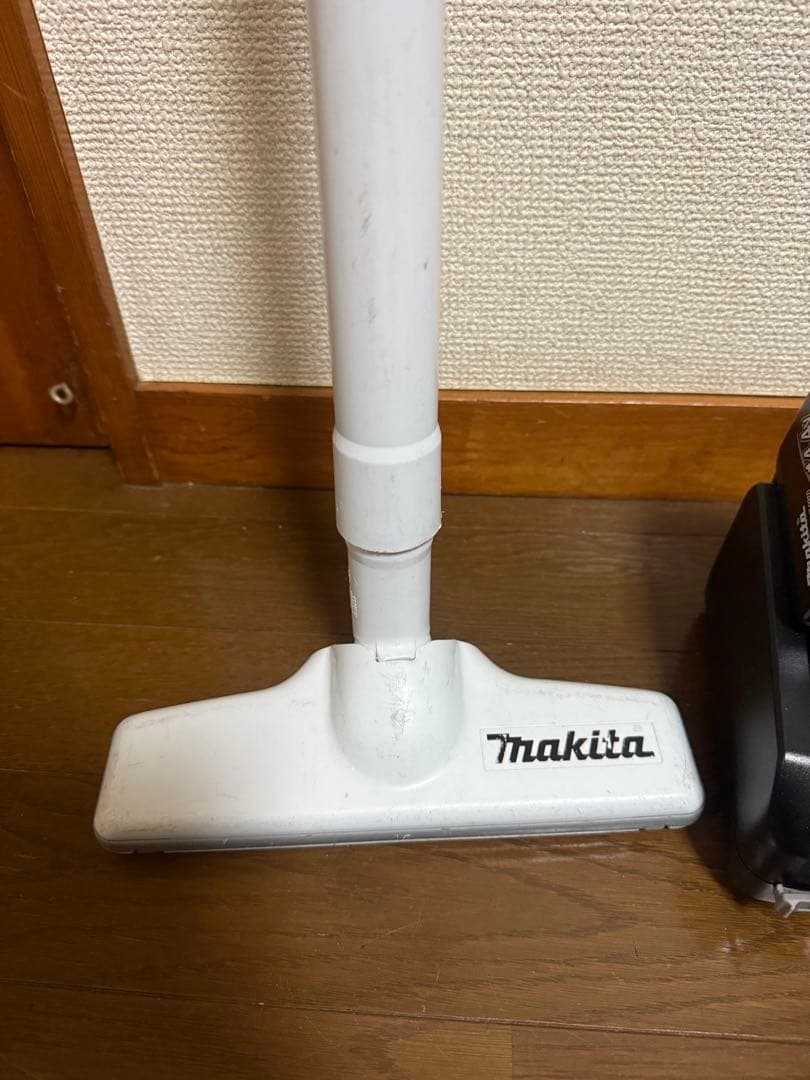 マキタ18V充電式クリーナCL142FD純正バッテリー、純正急速充電器付