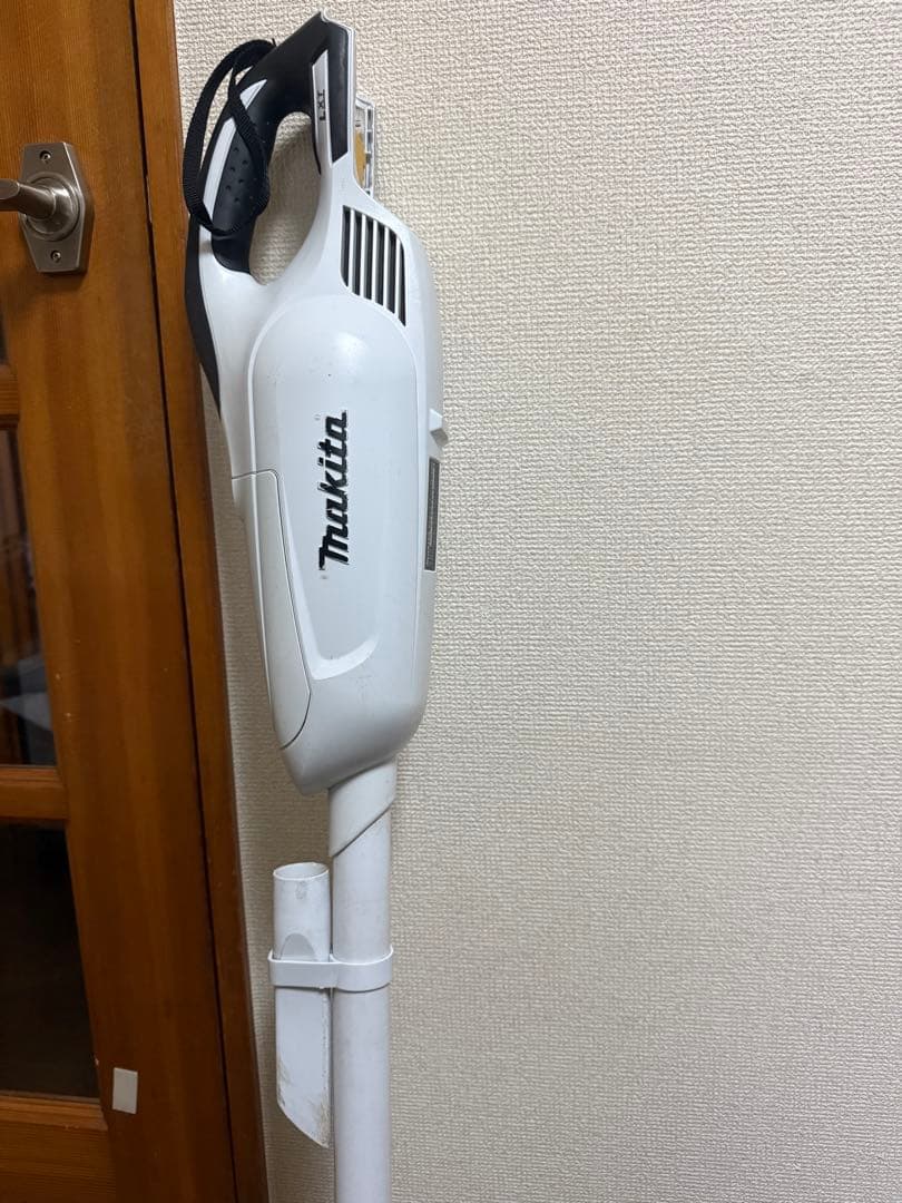 マキタ18V充電式クリーナCL142FD純正バッテリー、純正急速充電器付