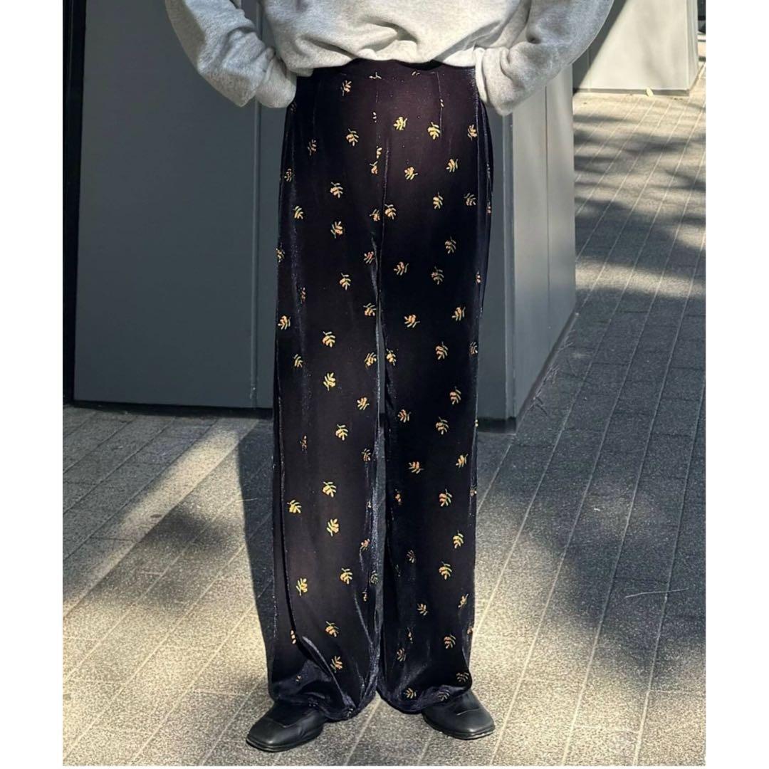 完売 【OUTDOOR PRODUCTS】 刺繍ベロアフレアパンツ