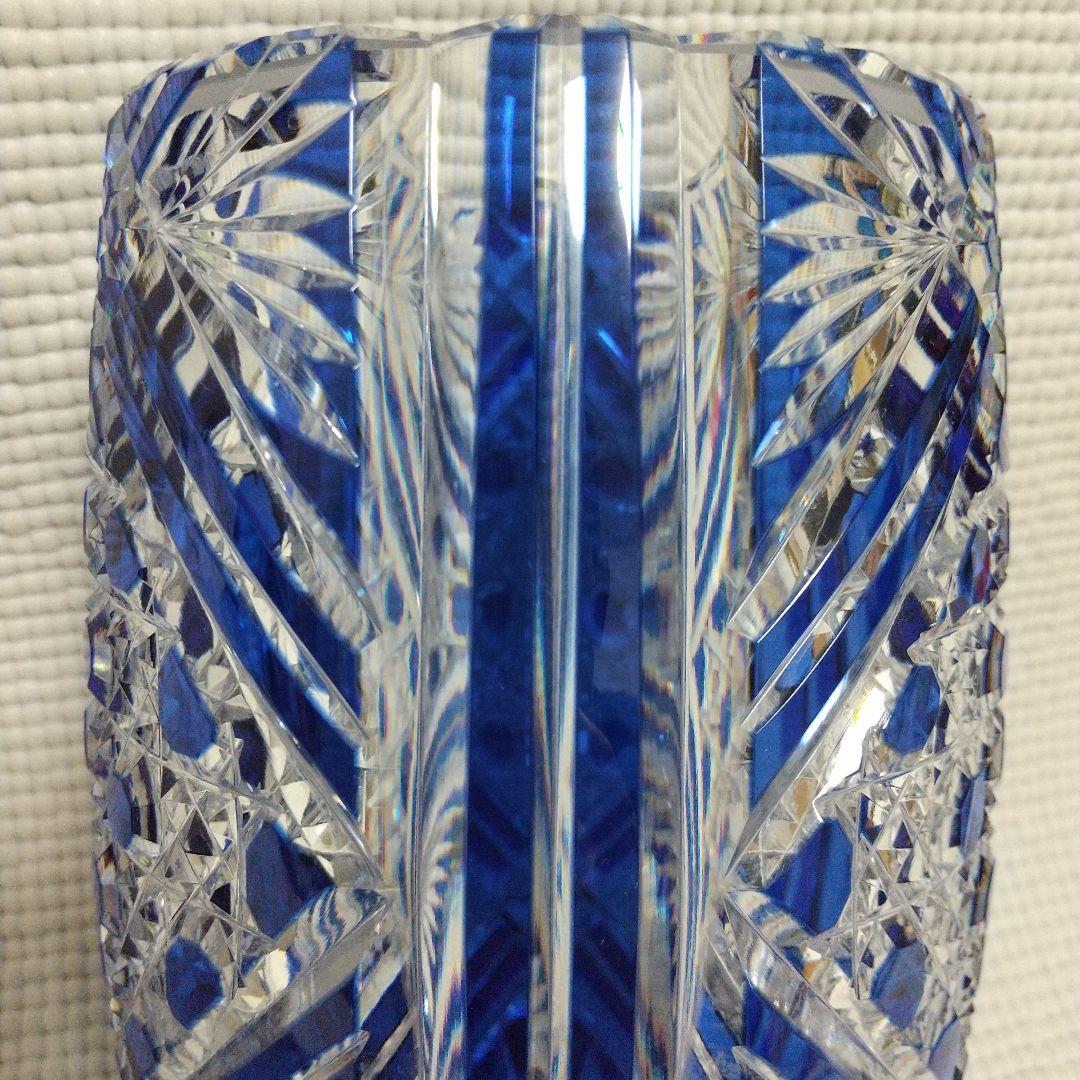 約８万円 カガミクリスタル 江戸切子の花瓶／笹っ葉に八角籠目紋 (調和と絆)