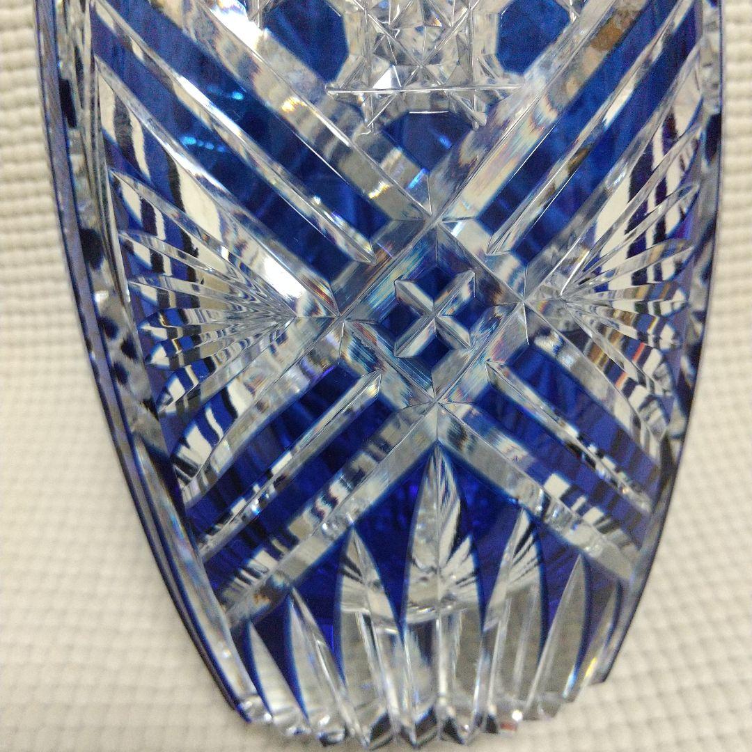 約８万円 カガミクリスタル 江戸切子の花瓶／笹っ葉に八角籠目紋 (調和と絆)