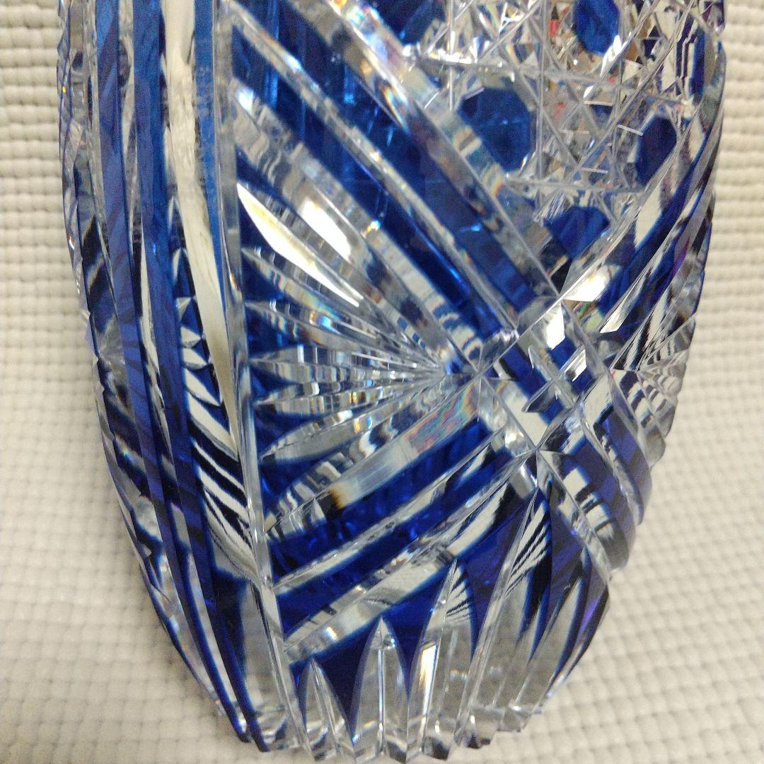 約８万円 カガミクリスタル 江戸切子の花瓶／笹っ葉に八角籠目紋 (調和と絆)