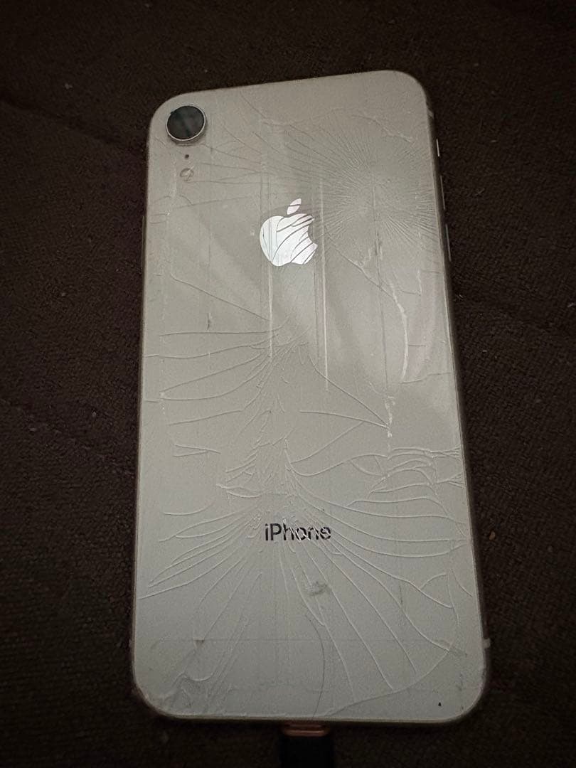 Apple iPhone XR ホワイト 本体　カメラ使用不可