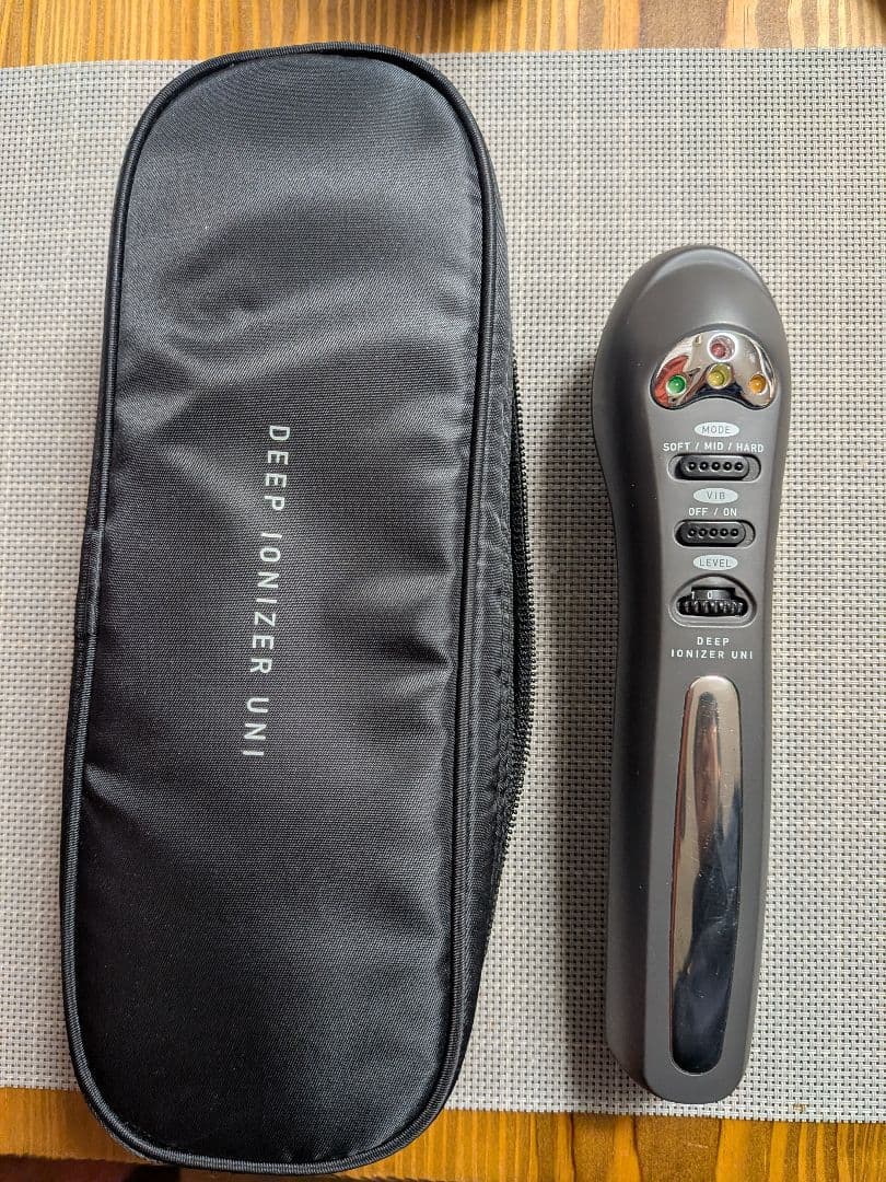 EBM DeepイオナイザーUni（専用ゲルパッド大小・ケーブル・専用ケース付）