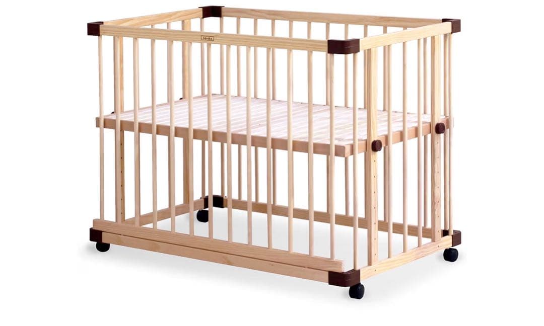 ファルスカ　ベビーベッド　マットレス付き