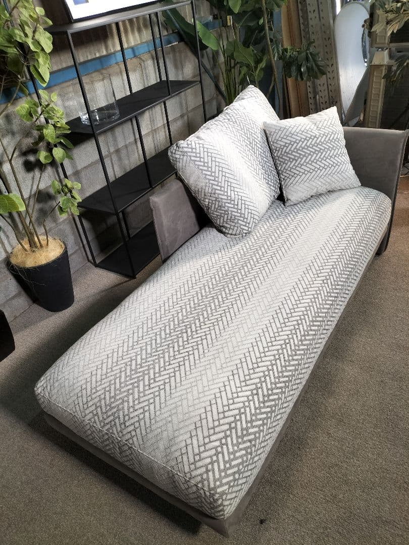 ト*ラ様 肩肘ソファ クッション付き カウチ 幅165cm モデルルーム展示品