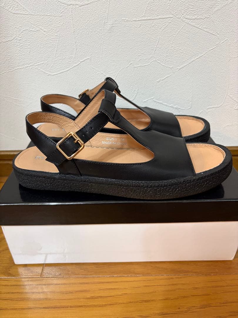 MOHI / Tストラップサンダル 38