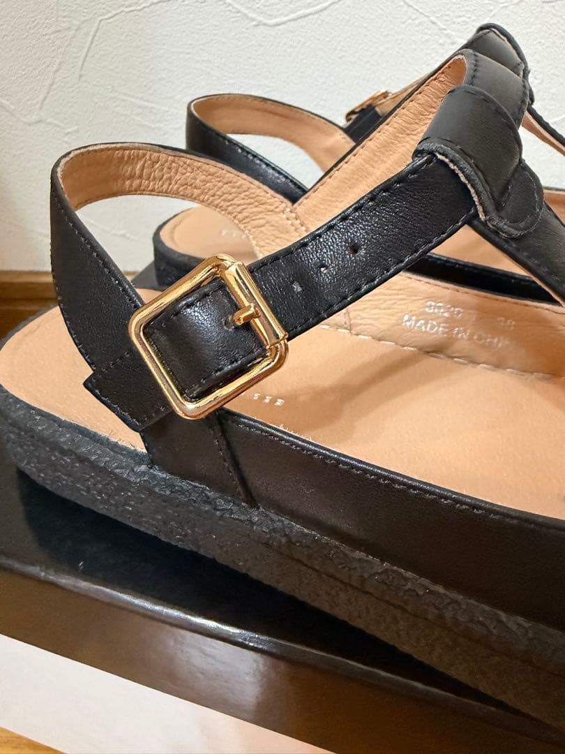 MOHI / Tストラップサンダル 38