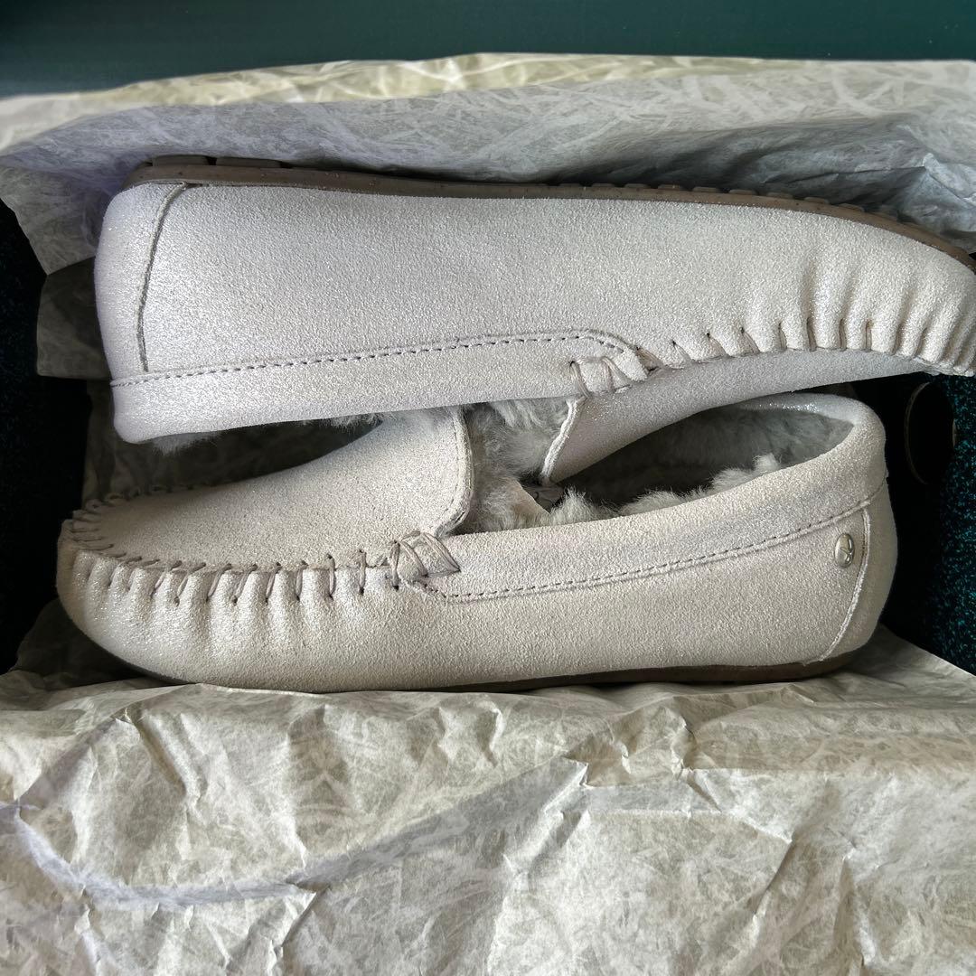 【お値下げ】 EMU モカシンシルバー 24㎝未使用