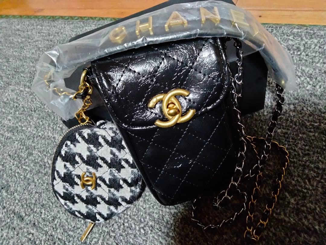 CHANEL VIP シャネル 非売品 スマホ　ショルダ 未使用