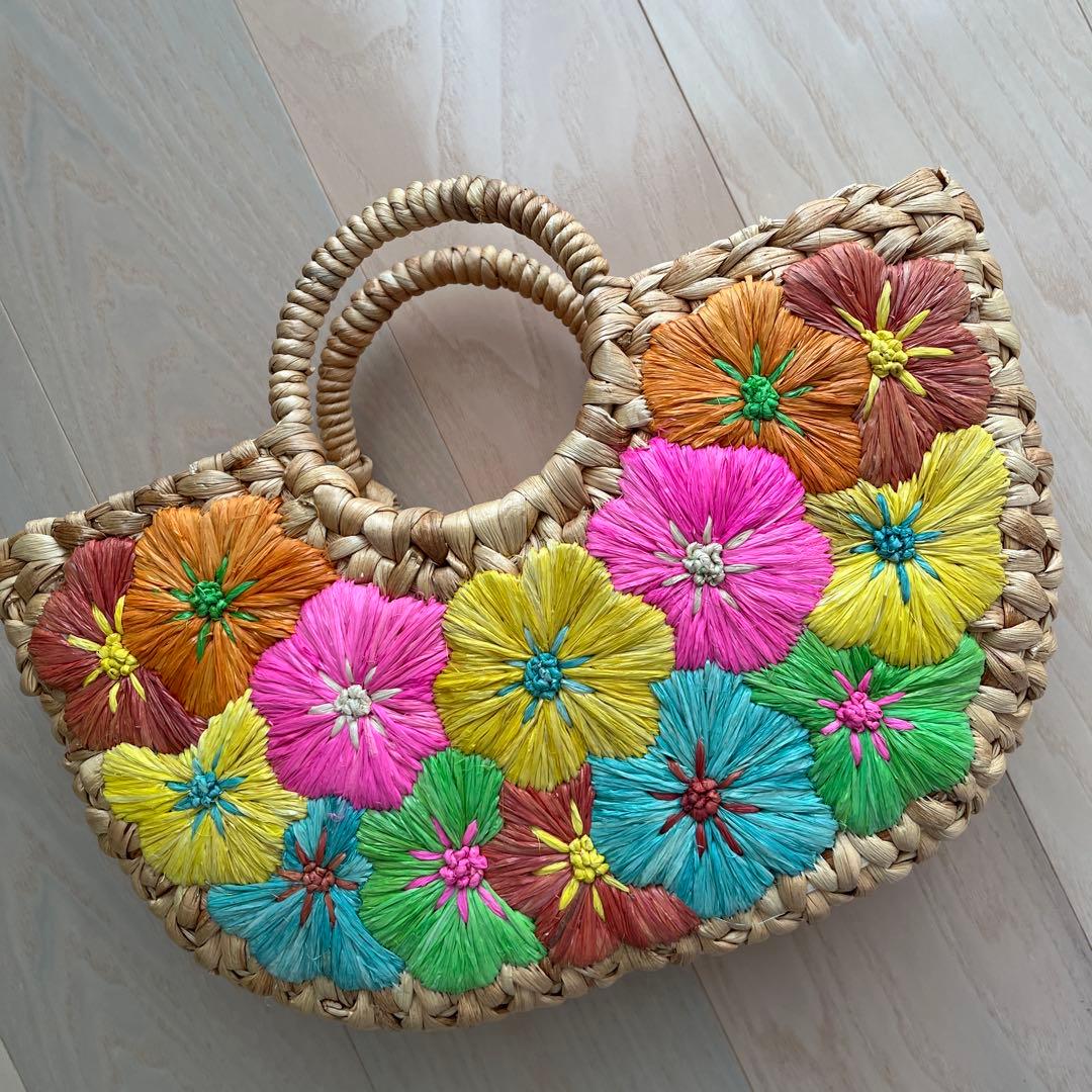 //新品未使用//バリ島花柄刺繍のかごバッグ
