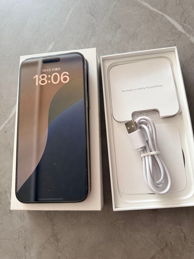 iPhone 15Pro Max本体　箱付き充電器付き