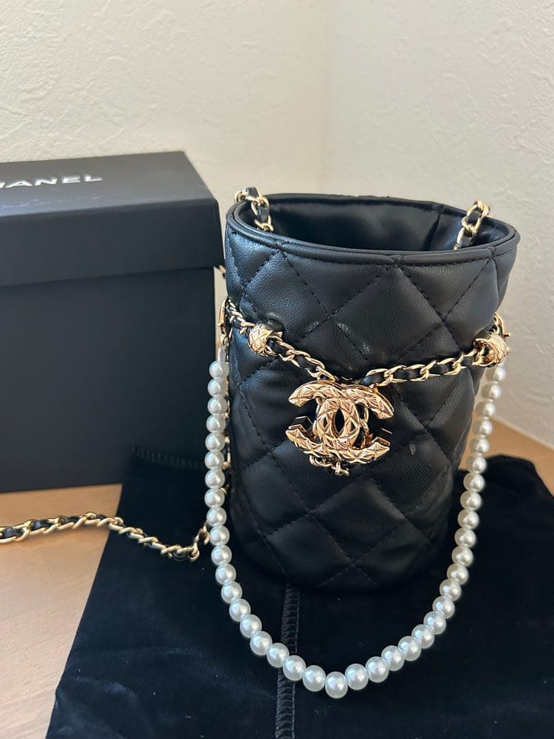 CHANEL ブラック ノベルティ　レザー ショルダーバッグ