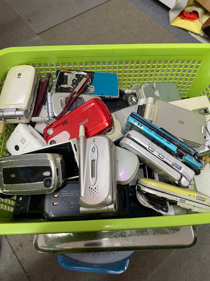 ガラケー 70台　8kgほど