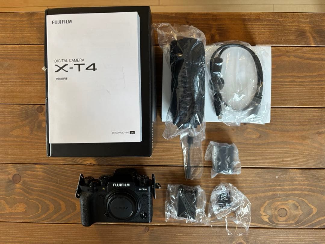 【美品】X-T4 本体　ミラーレス一眼カメラ X-T4 本体