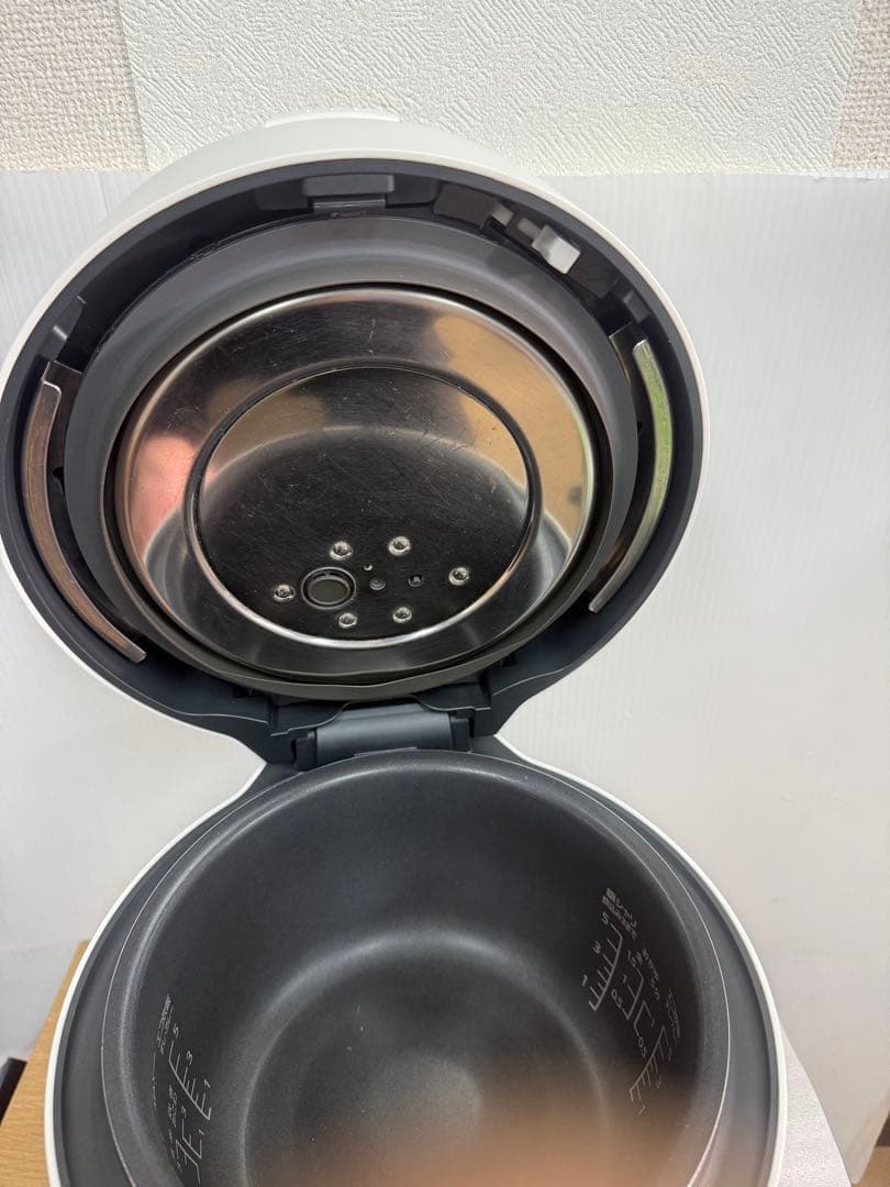 Panasonic 圧力IHジャー炊飯器 型番：SR-NB102（ホワイト）