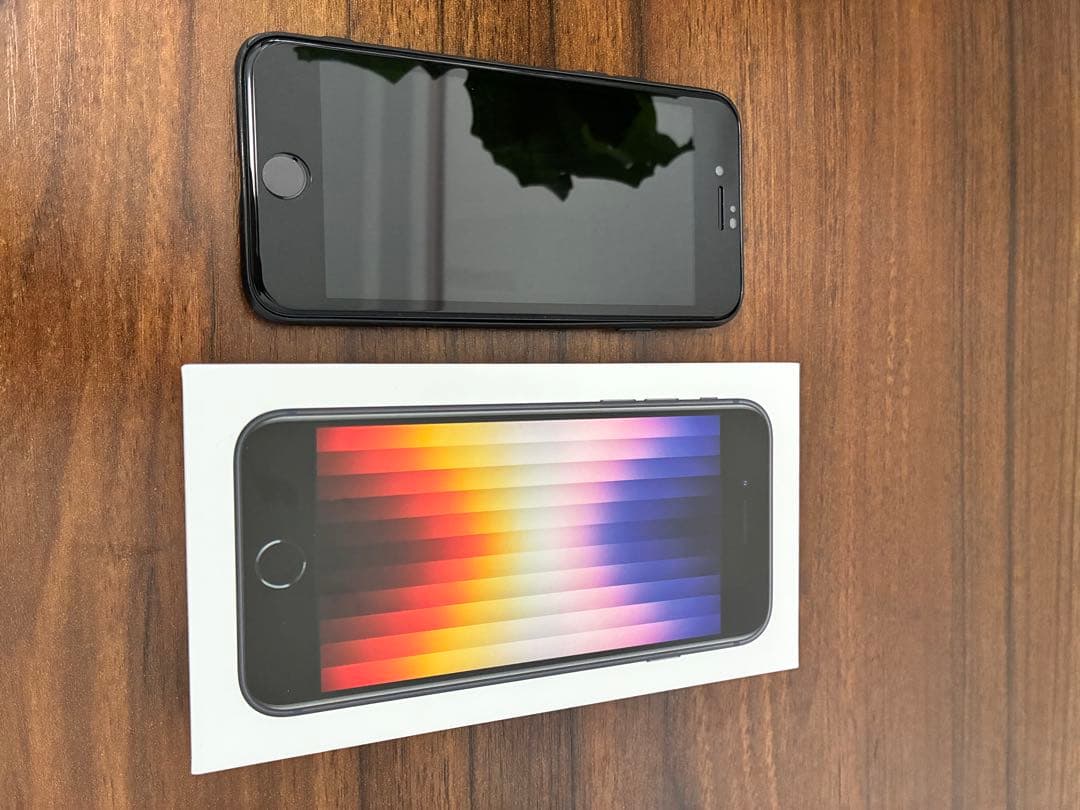 【美品・送料込】Apple iphone se 第3世代