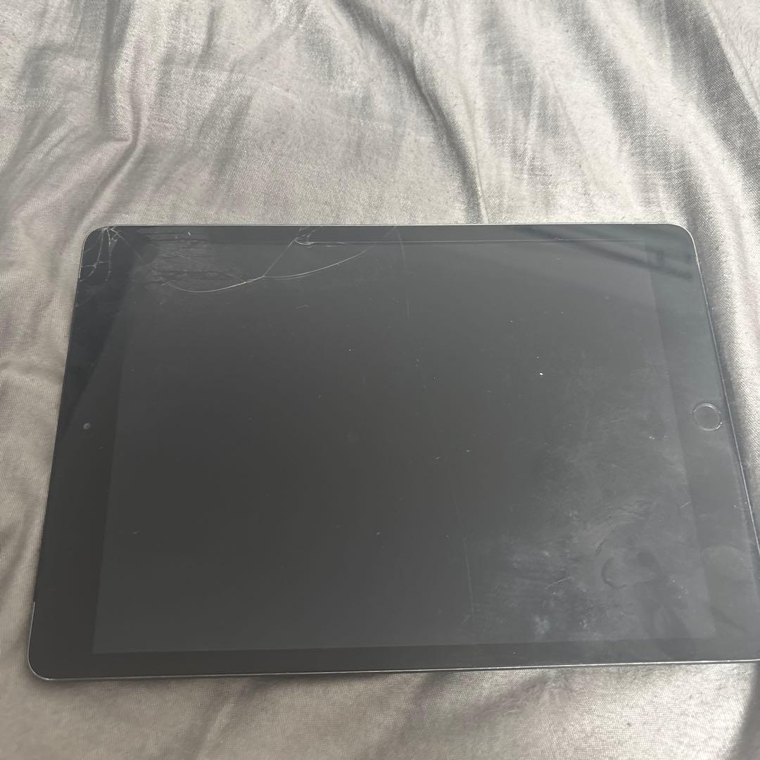 J*D様 Apple iPad グレー ひび割れあり