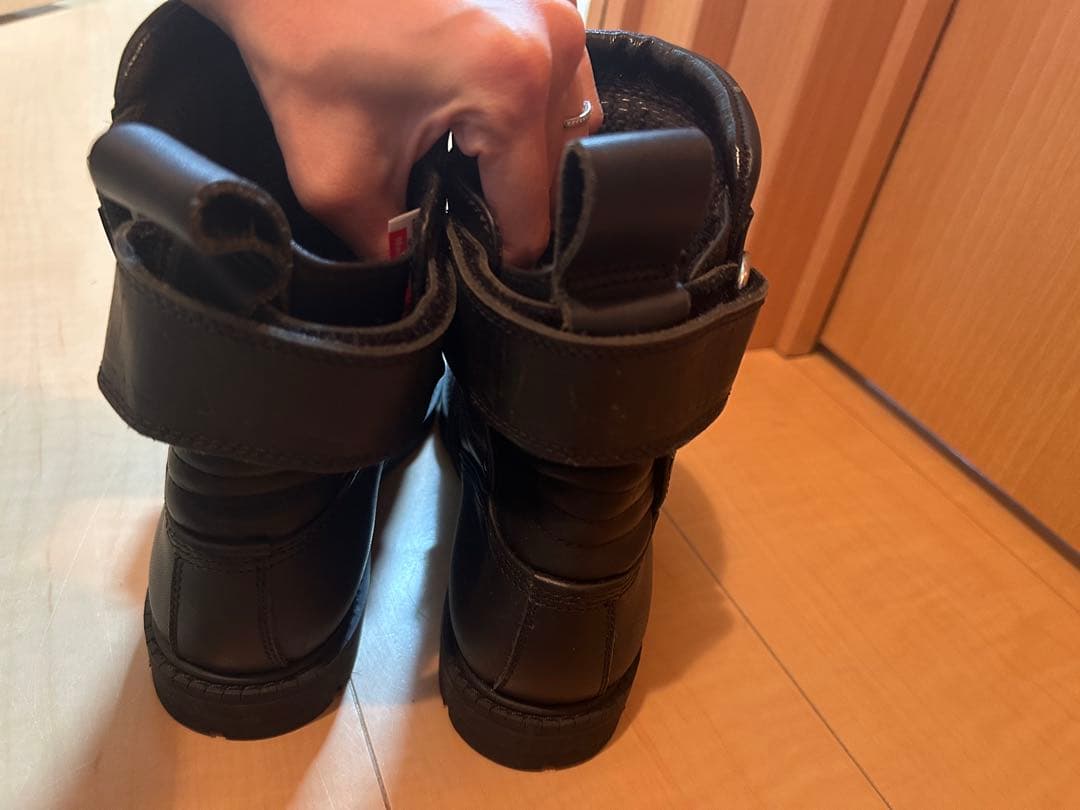 バイク用 黒いバックル付きブーツ