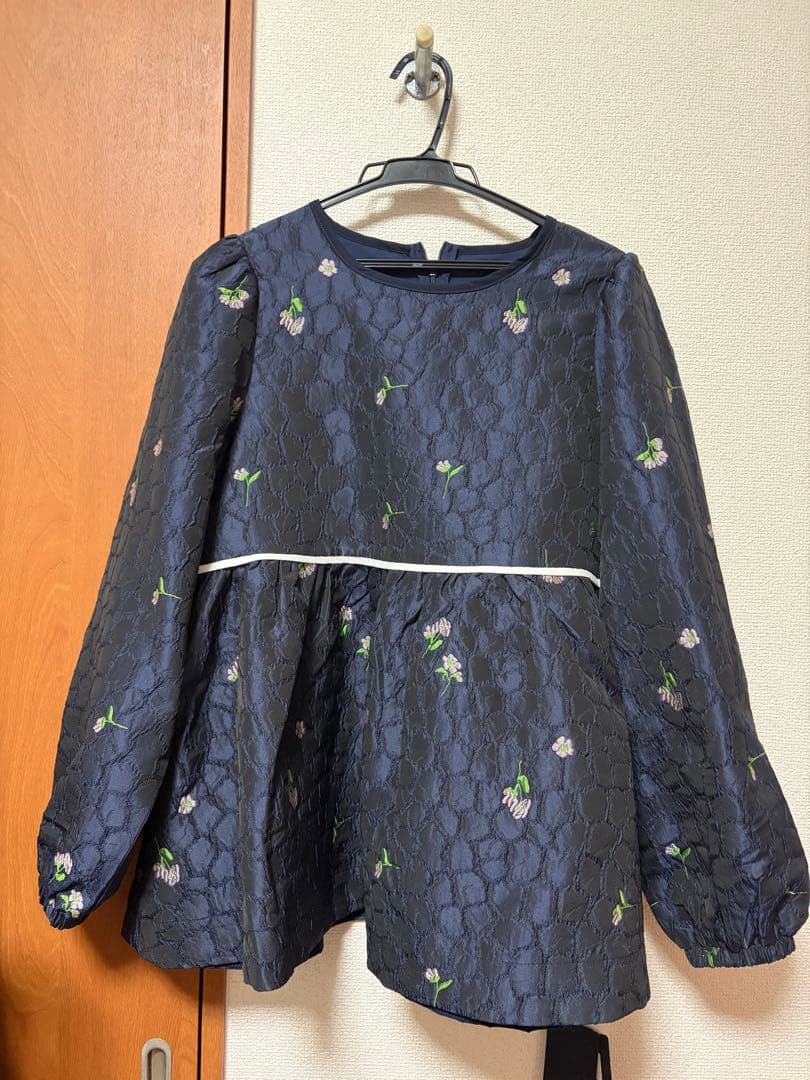 フィットモア　フラワージャガードペプラムトップス