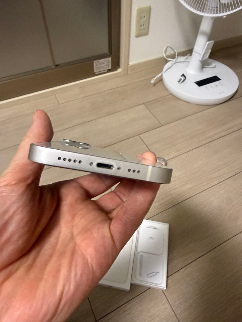 iPhone13 256GB スターライト　SIMフリー　美品