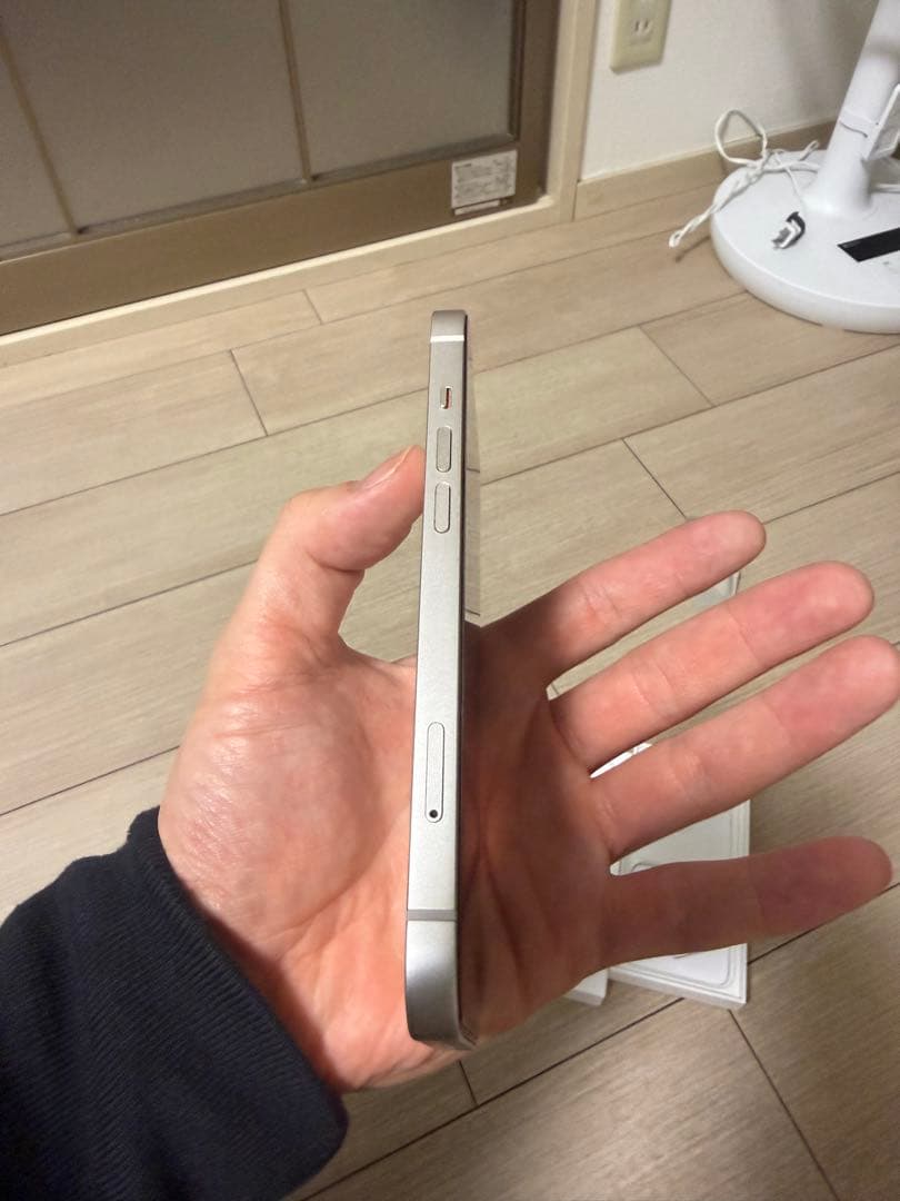 iPhone13 256GB スターライト　SIMフリー　美品