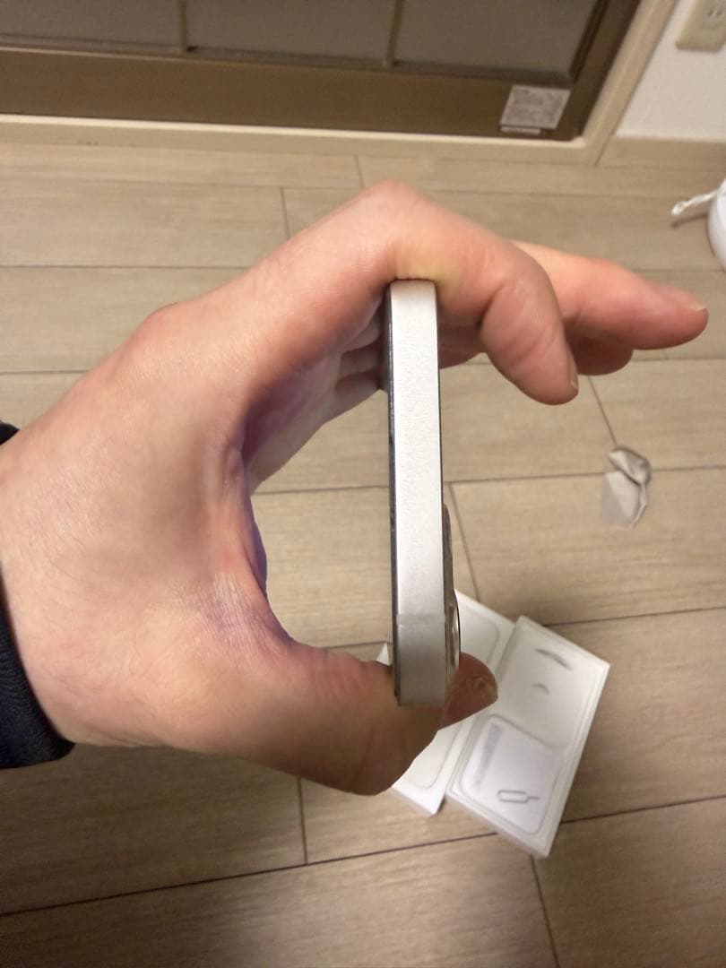 iPhone13 256GB スターライト　SIMフリー　美品