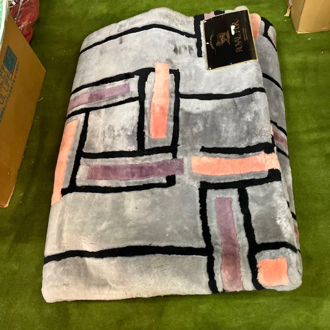  FUR ムーンカーペットラグ 200x200