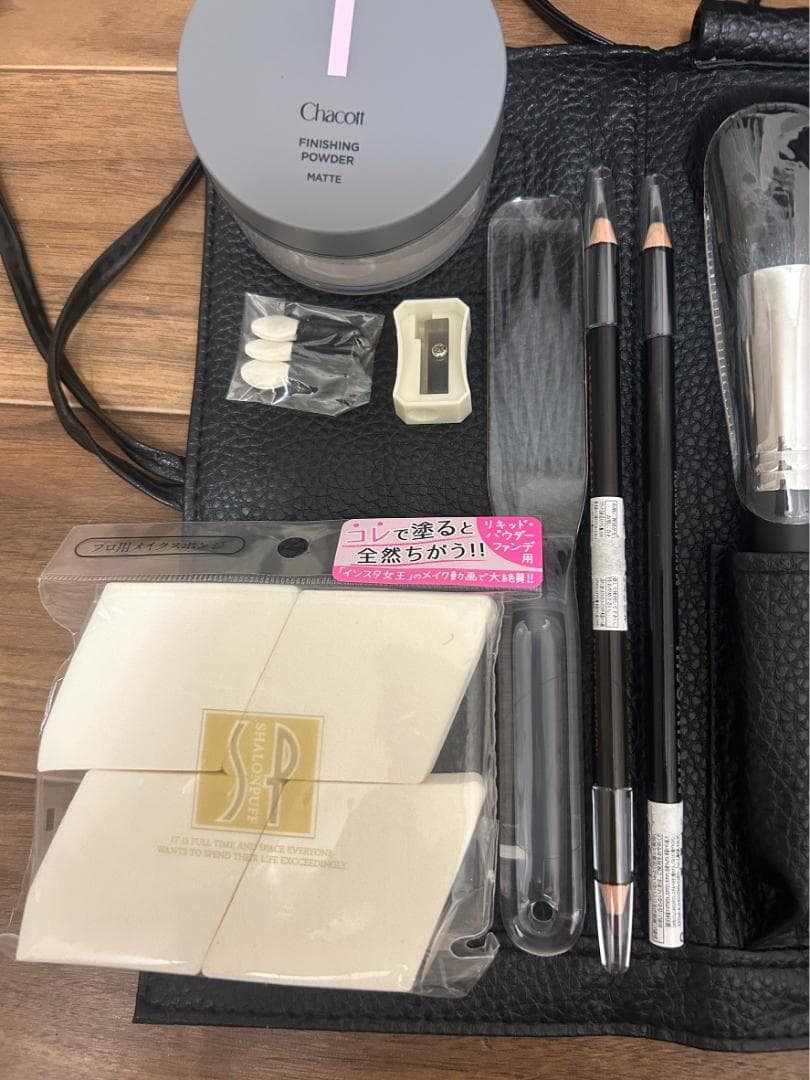 メイクパレットとブラシセット