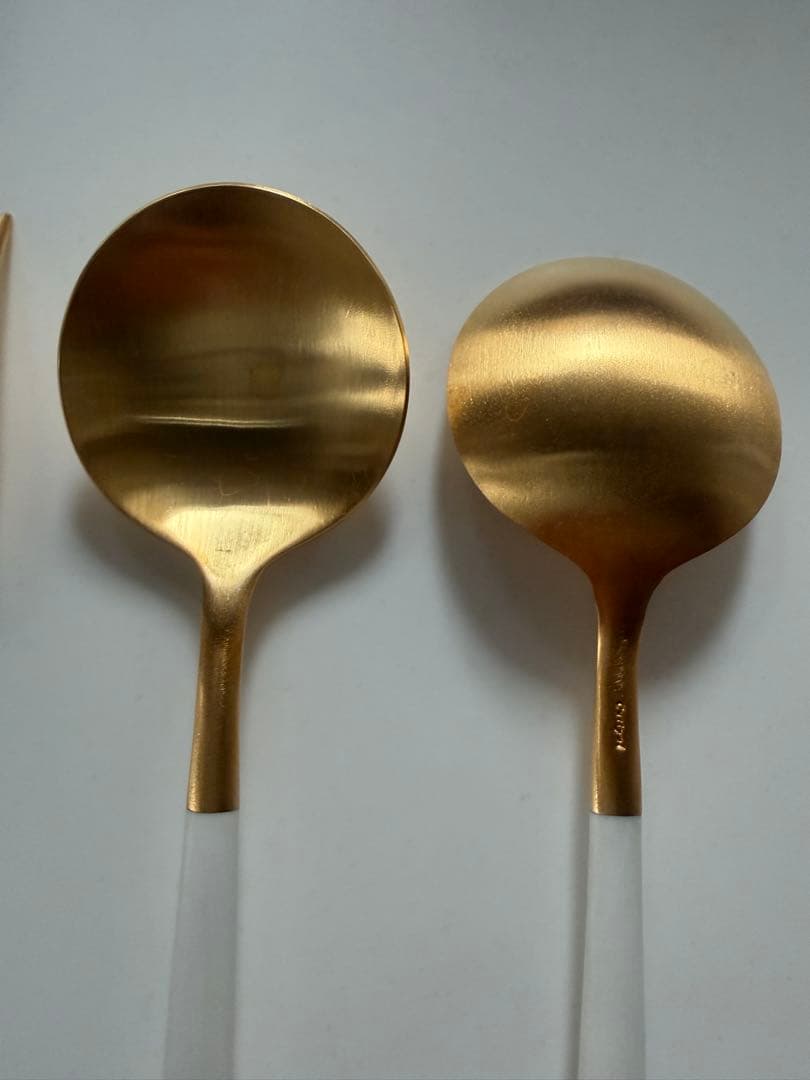 クチポール　Cutipol ホワイト×ゴールド